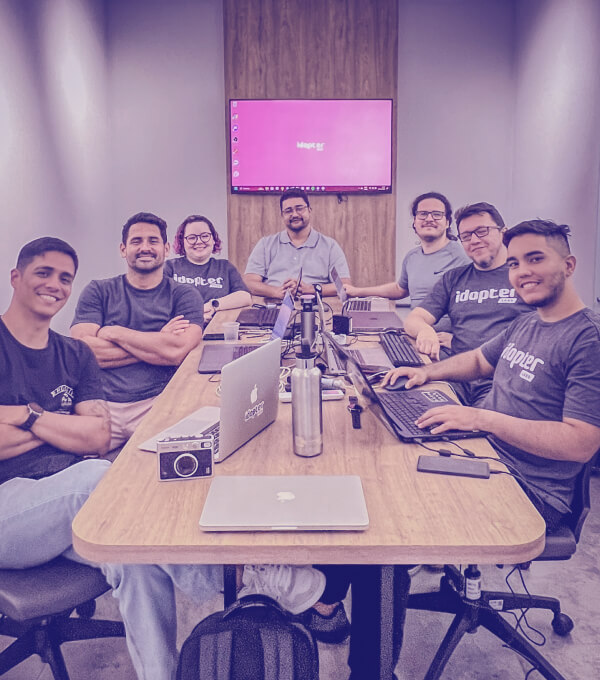Parte do time da Idopter Labs em encontro presencial